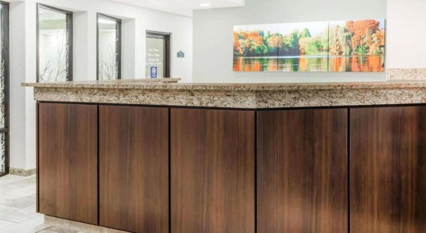 Days Inn Springfield South Eksteriør billede